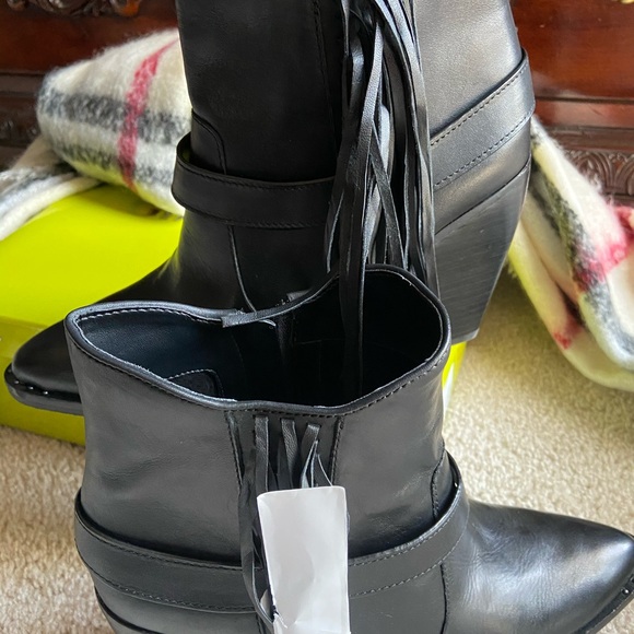 Simply gorgeous. - Picture 5 of 5